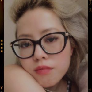 Meet your Posher, Chloe